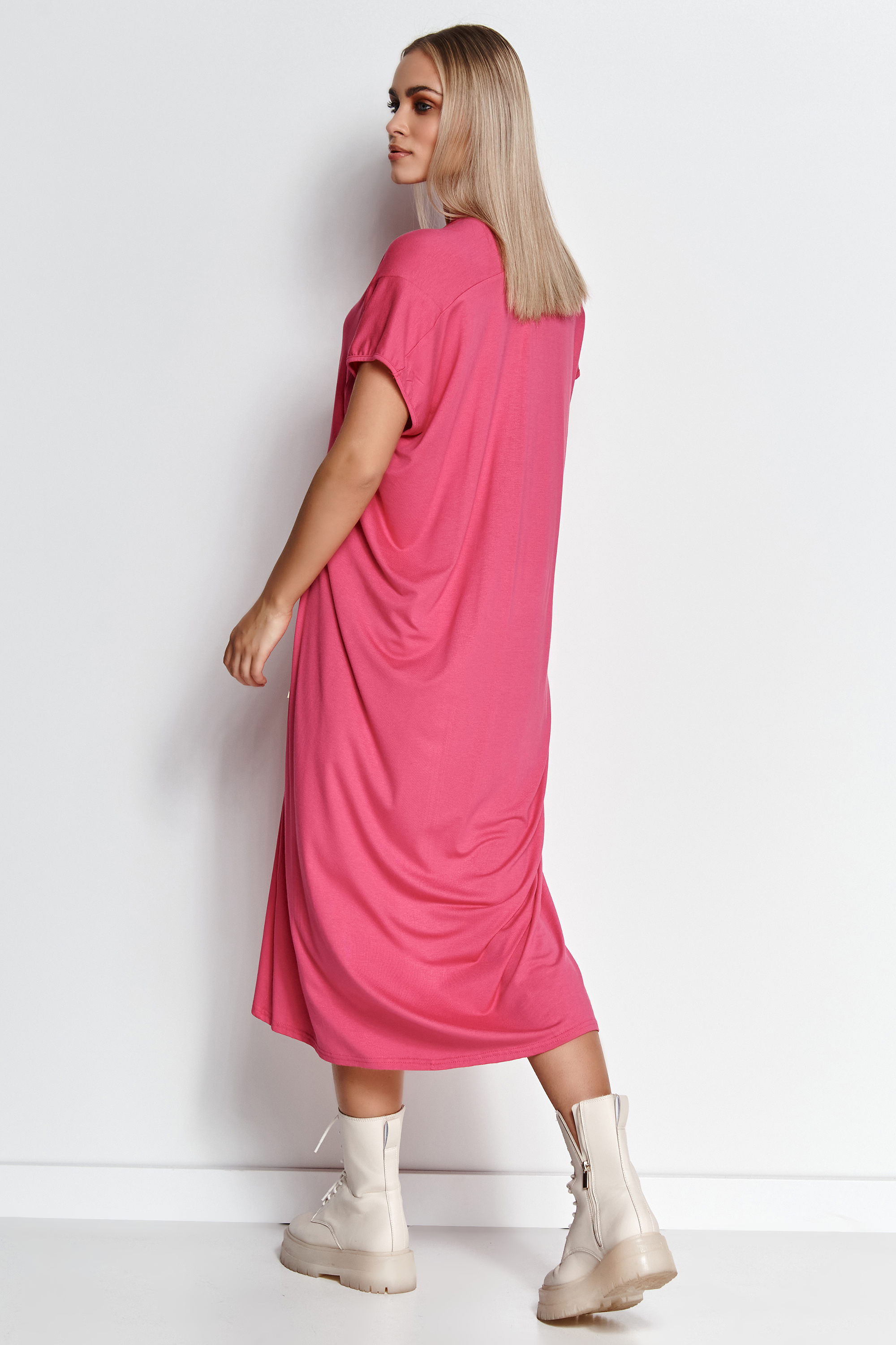 Pinkes T-Shirt Kleid in Maxilänge mit Kordelgürtel