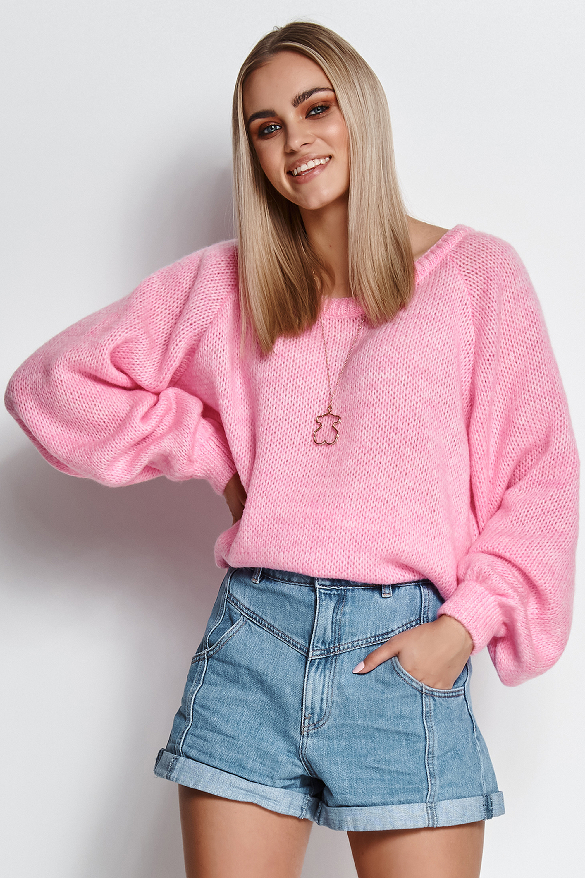 Sweater in Baby Pink mit lockerem Ausschnitt Vorderansicht