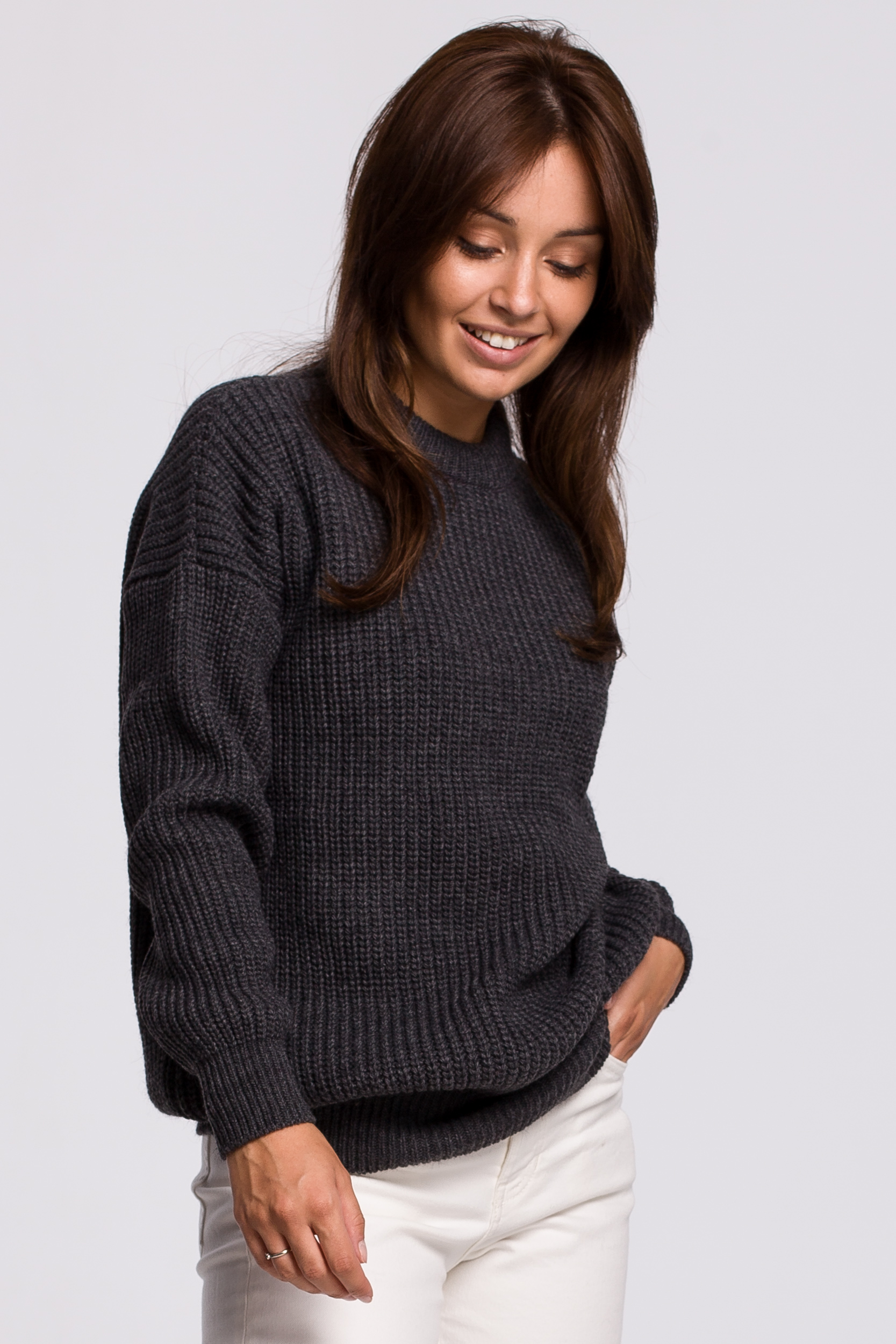 Sweater in Graphite Vorderansicht