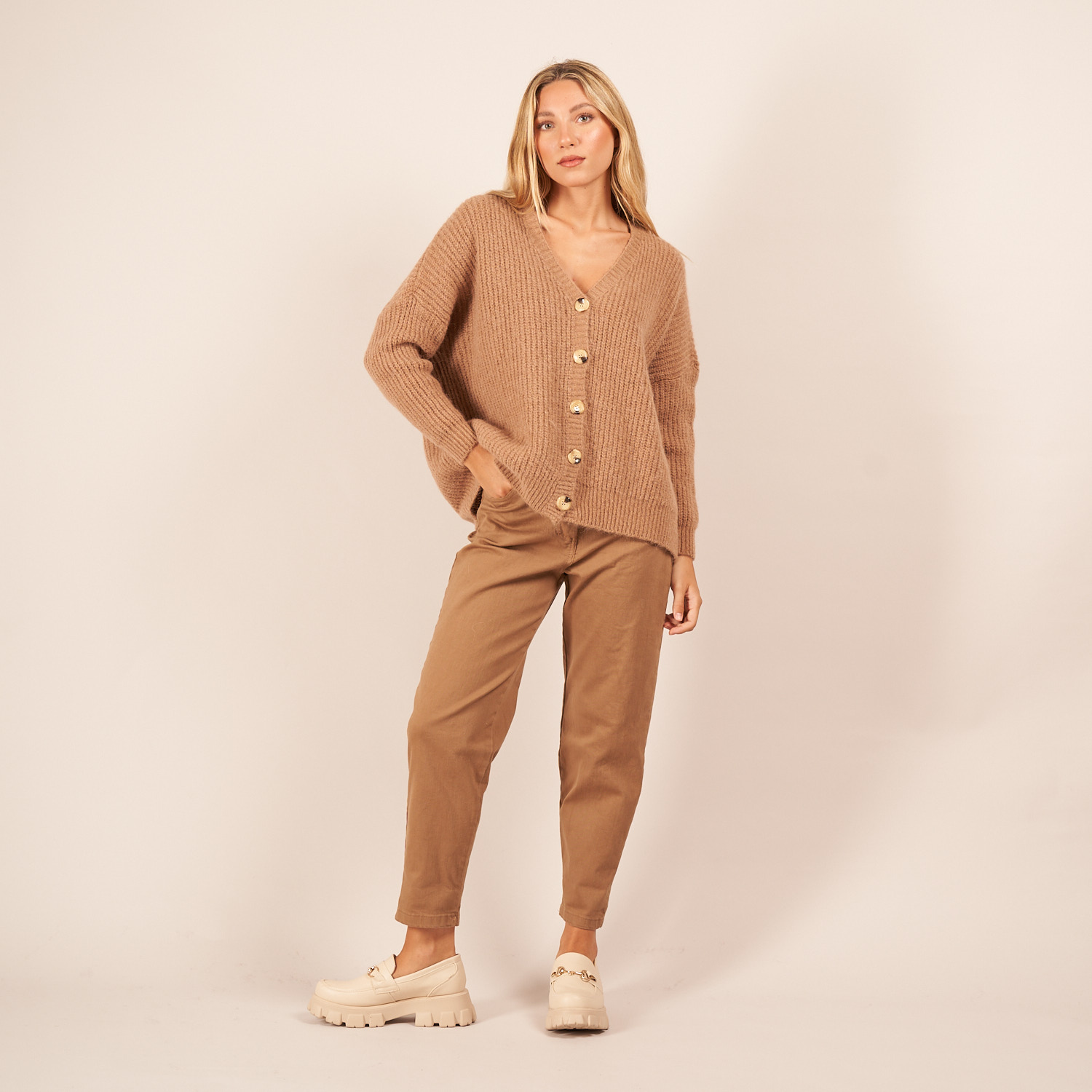 Cardigan in Braun mit großen Knöpfen